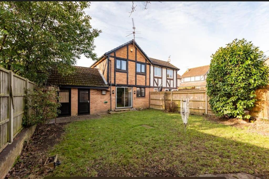 Ratby House - Spacious 3 Bed With Garden & Parking Earley Dış mekan fotoğraf